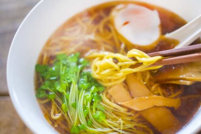 しょう油ラーメン真上からの画像